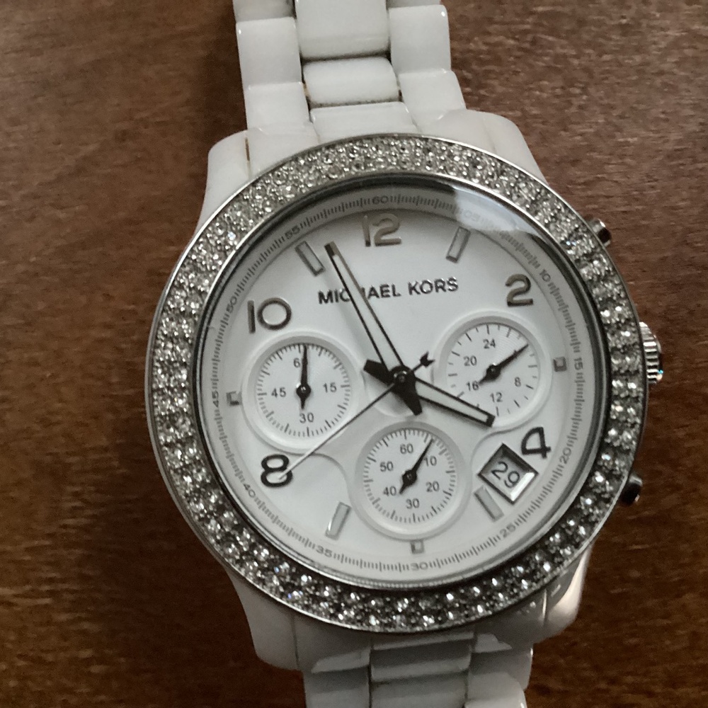 Michael Kors Runway White Dial Ceramic Strap Glitz Women’s Watch MK5188
